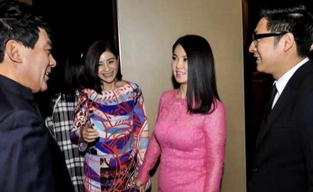 贵妇|44岁李湘穿衣真胆大，穿亮片玫红色连衣裙高贵大气，很有贵妇范