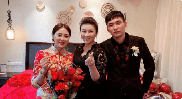 中国九球天后刘莎莎最爱握杆打球婚后生活很幸福