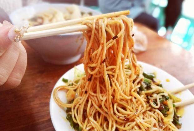 体重|体重过百的朋友看过来，吃早餐不要碰这4种食物，卡路里比肉还高