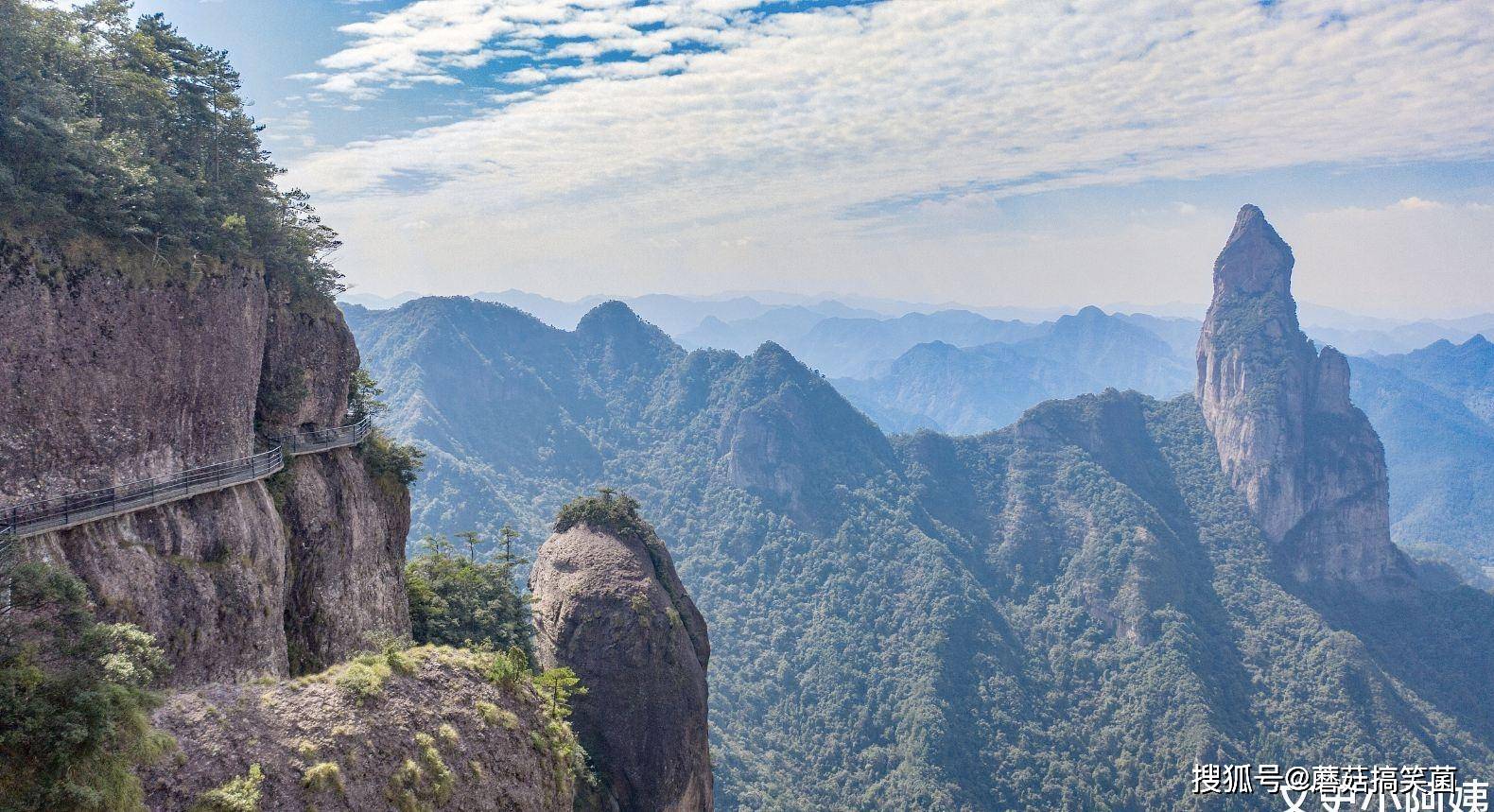 又安祥,如若光影投射正好,光线勾勒出的观音岩更显优雅飘逸,神韵十足