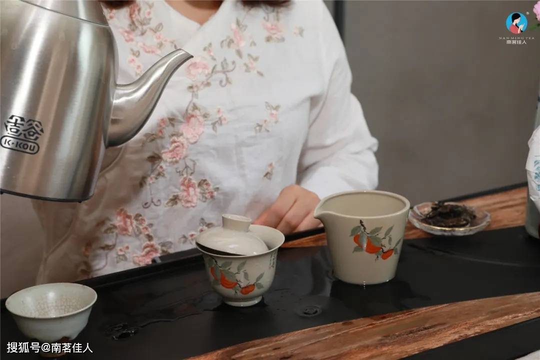 制成的|弯弓古树原料制成的古树春茶和古树白茶，有哪些优势和发展空间？