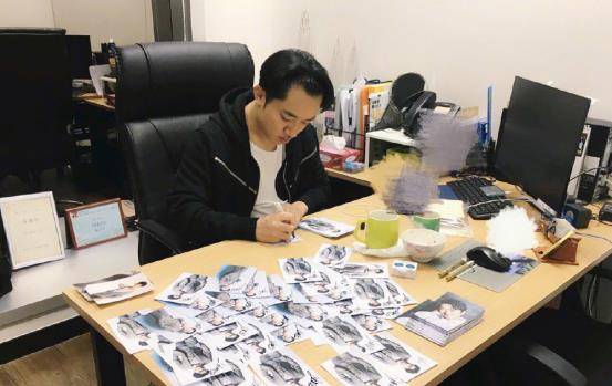 美食|李亚男摆出“豪华月子餐”，女儿英文名寓意天使，王祖蓝人设火了