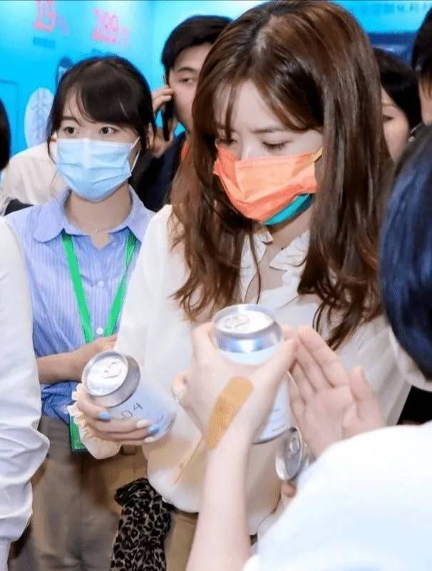 路演活动|刘强东娇妻章泽天旧照曝光，身穿白色T恤十分清纯，初恋脸太治愈