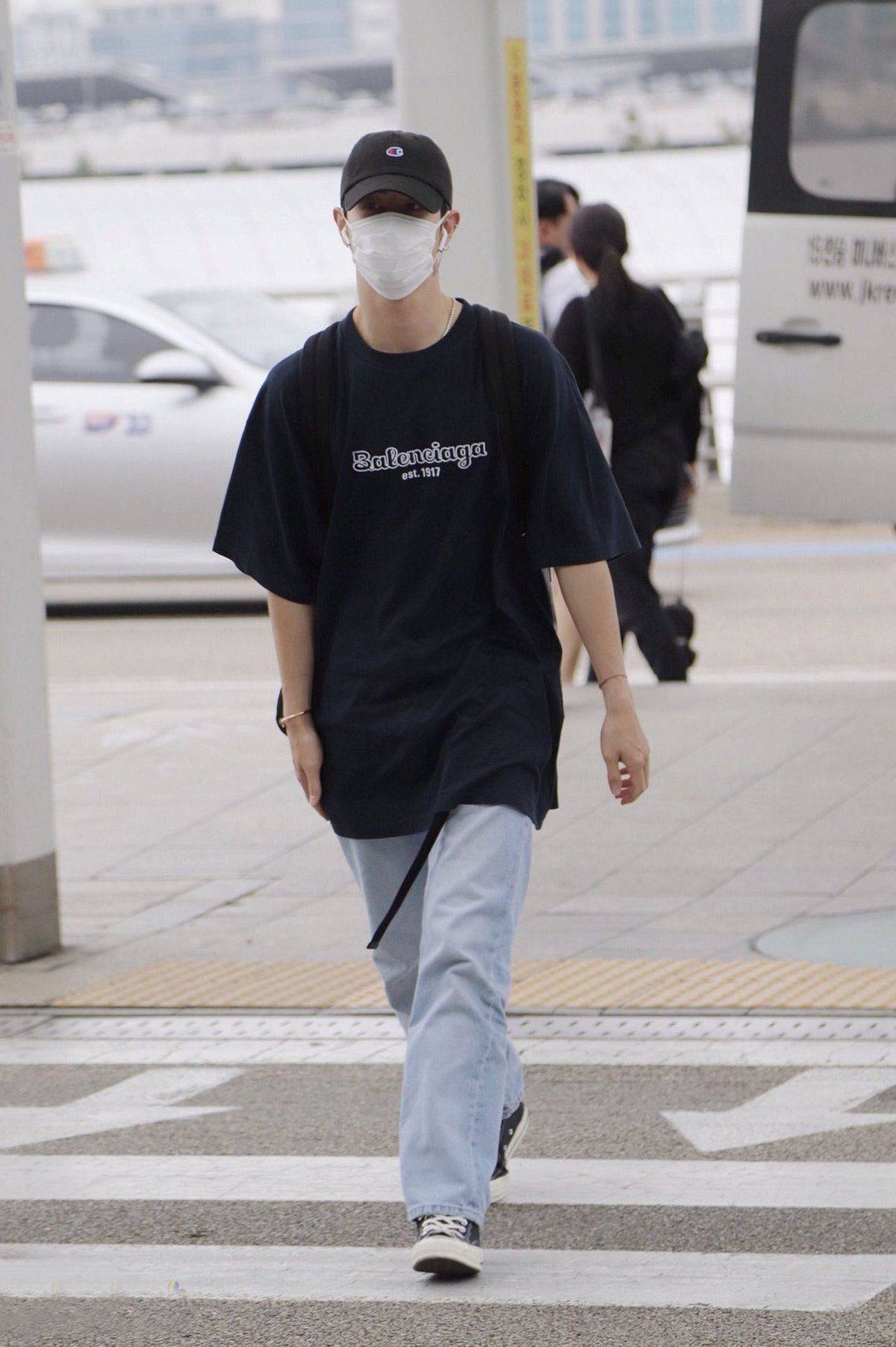 潮男有一种搭配叫五五身上下宽松休闲随意这样穿够时髦