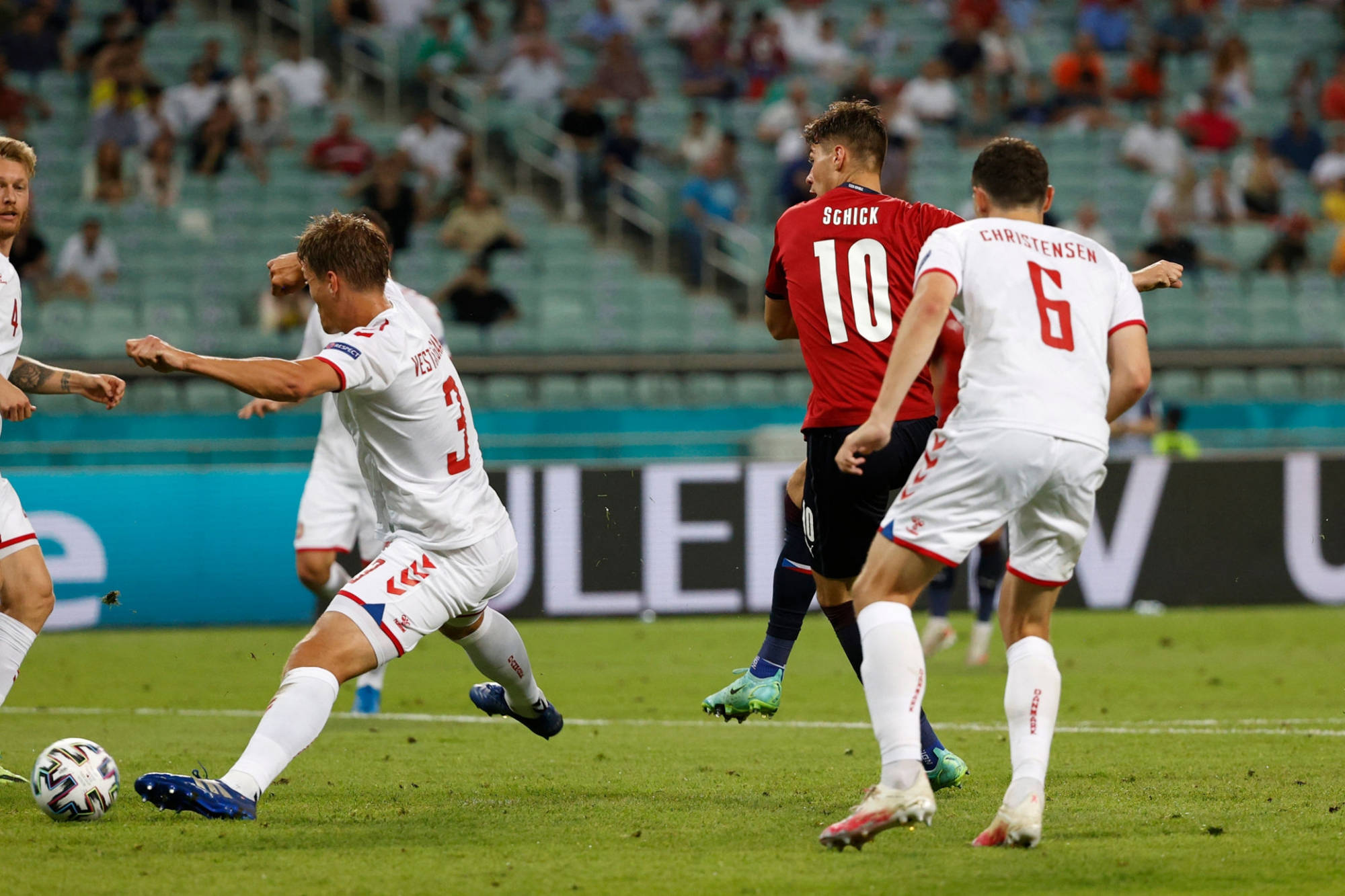 捷克神锋5场5球,追平17年纪录,欧洲杯金靴稳了_希克