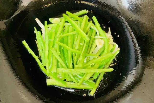 炒肉丝怎么做才嫩 a584ee8cd394479fb78fb7a6fca1878d.jpeg