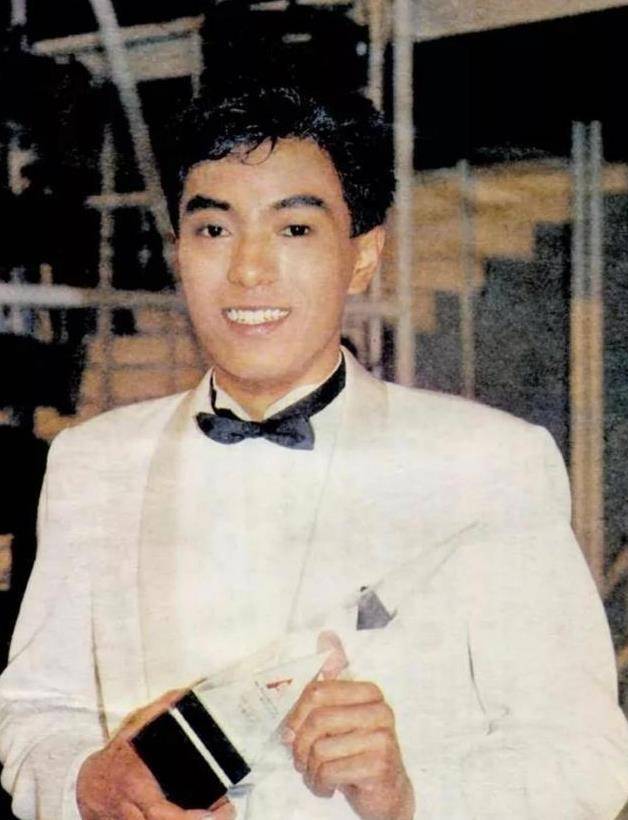 原创姜皓文在孤儿院长大拍了上百部戏52岁才大器晚成