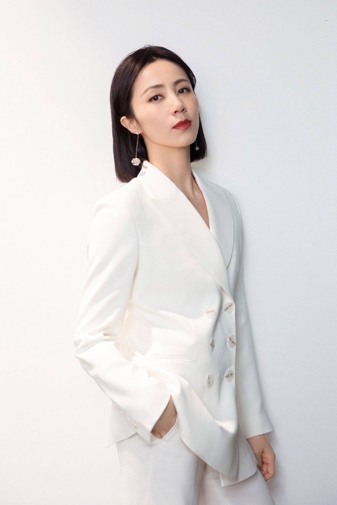 孙莉新剧《妻子的选择》今日开机爷青回美女就该出来拍剧