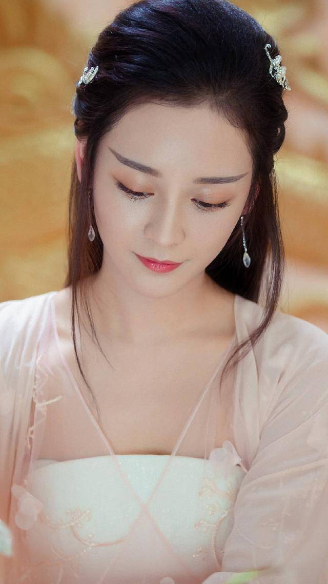 原创时尚俏丽王一菲图集