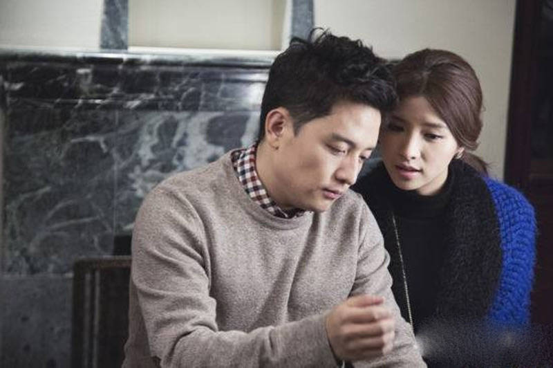 他们年龄只是相差1岁,并且都是主持人,他们就是张杨果而和百克力