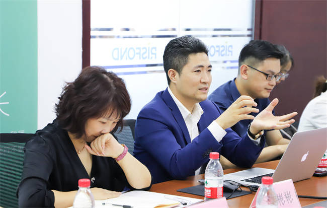 武汉市东湖高新区领导一行莅临锐仕方达集团调研座谈