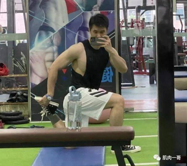 身材|25岁肌肉交警爆红网络，这是什么神仙肉体啊