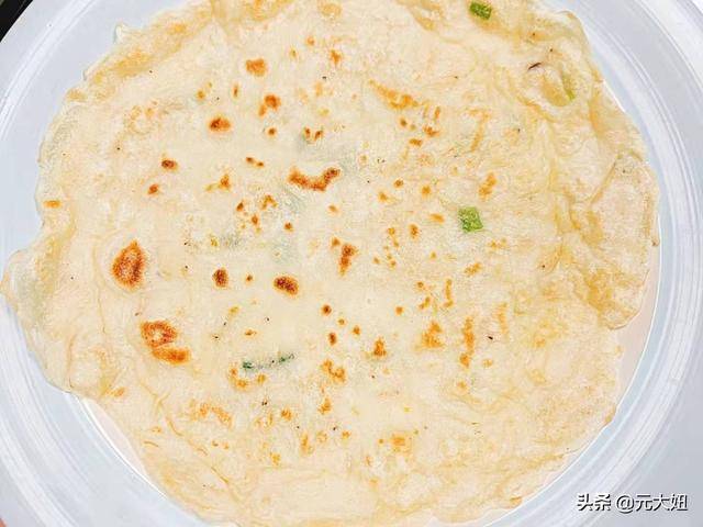 葱花|1勺面粉,1个鸡蛋,1把葱,不用和面就把早餐搞定