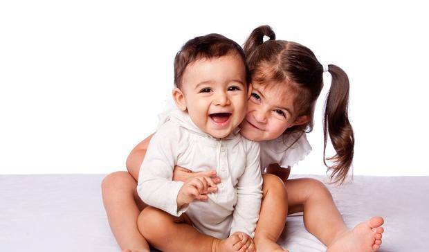 谢依霖|二胎妈妈太不易：谢依霖怀二胎，肚子里一个，怀里抱一个，心疼