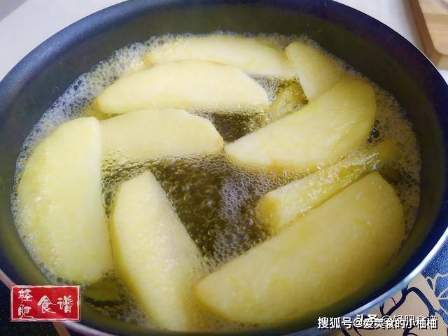 在家怎么做冰糖雪梨饮料 8bf74fdf0d7847e99fa879d2b68ee9a0.jpeg