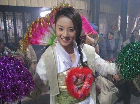 接着在《包三姑外传》里,出演了飞天女贼杨八妹,可以看得出章龄之的