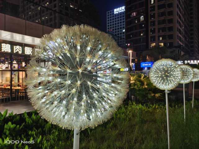 屏幕|一颗独显芯片就能让iQOO Neo5热销？其实“做机”不需要太多花样儿