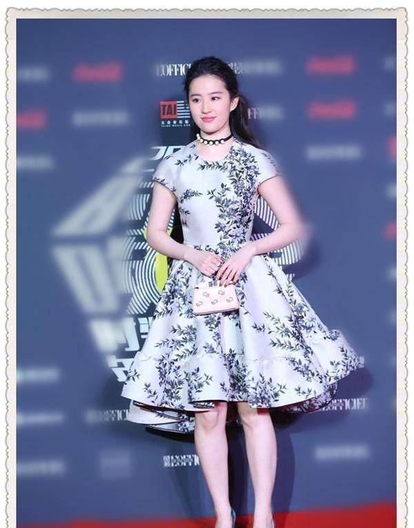 黑色|刘亦菲终于肯放过紧身裤了！一袭蓬蓬裙穿瘦20斤，还是那个刘天仙