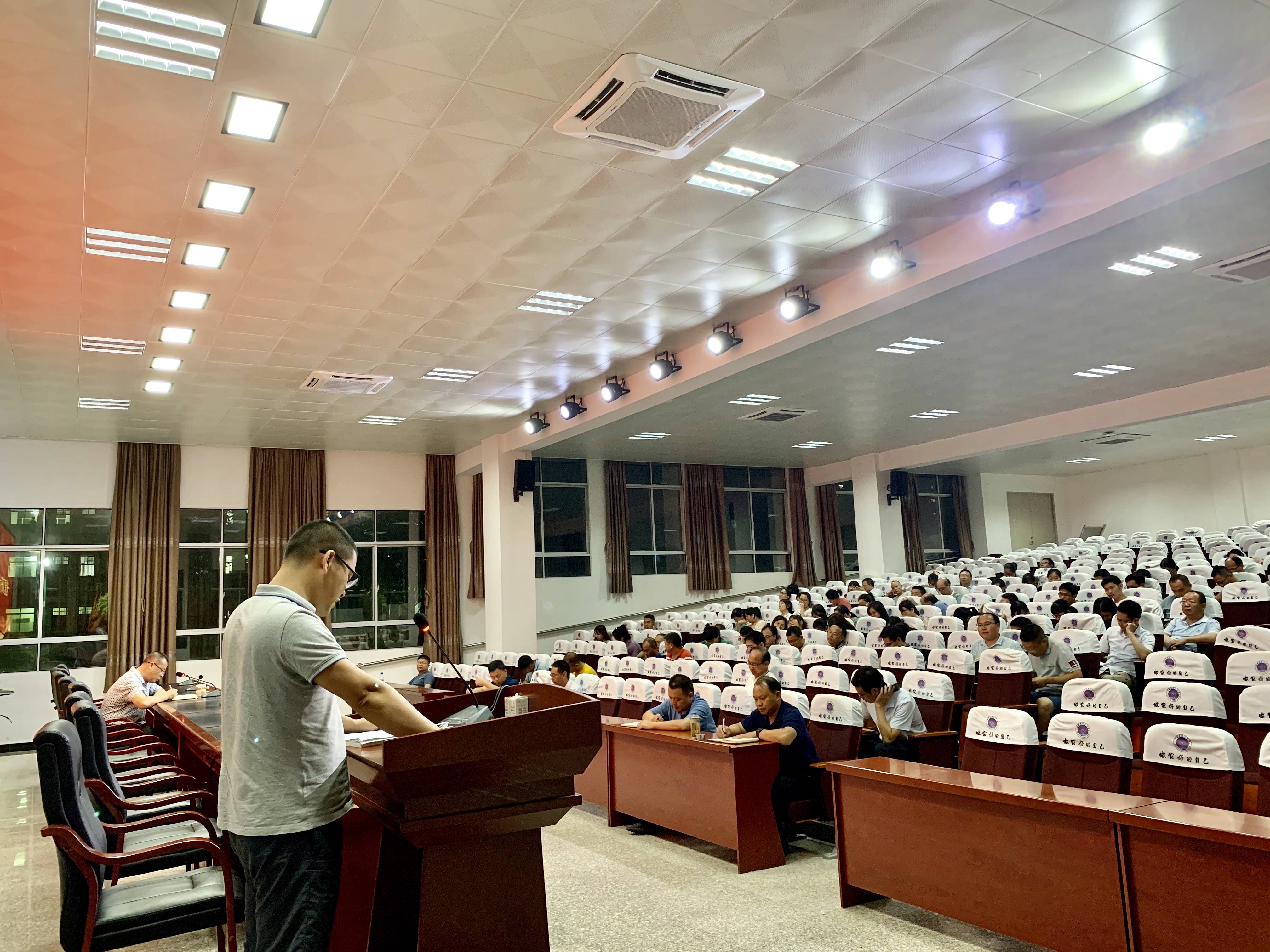 兴国三中:作为一名人民教师,我们要紧跟学生身后,共同撑起美好的明天