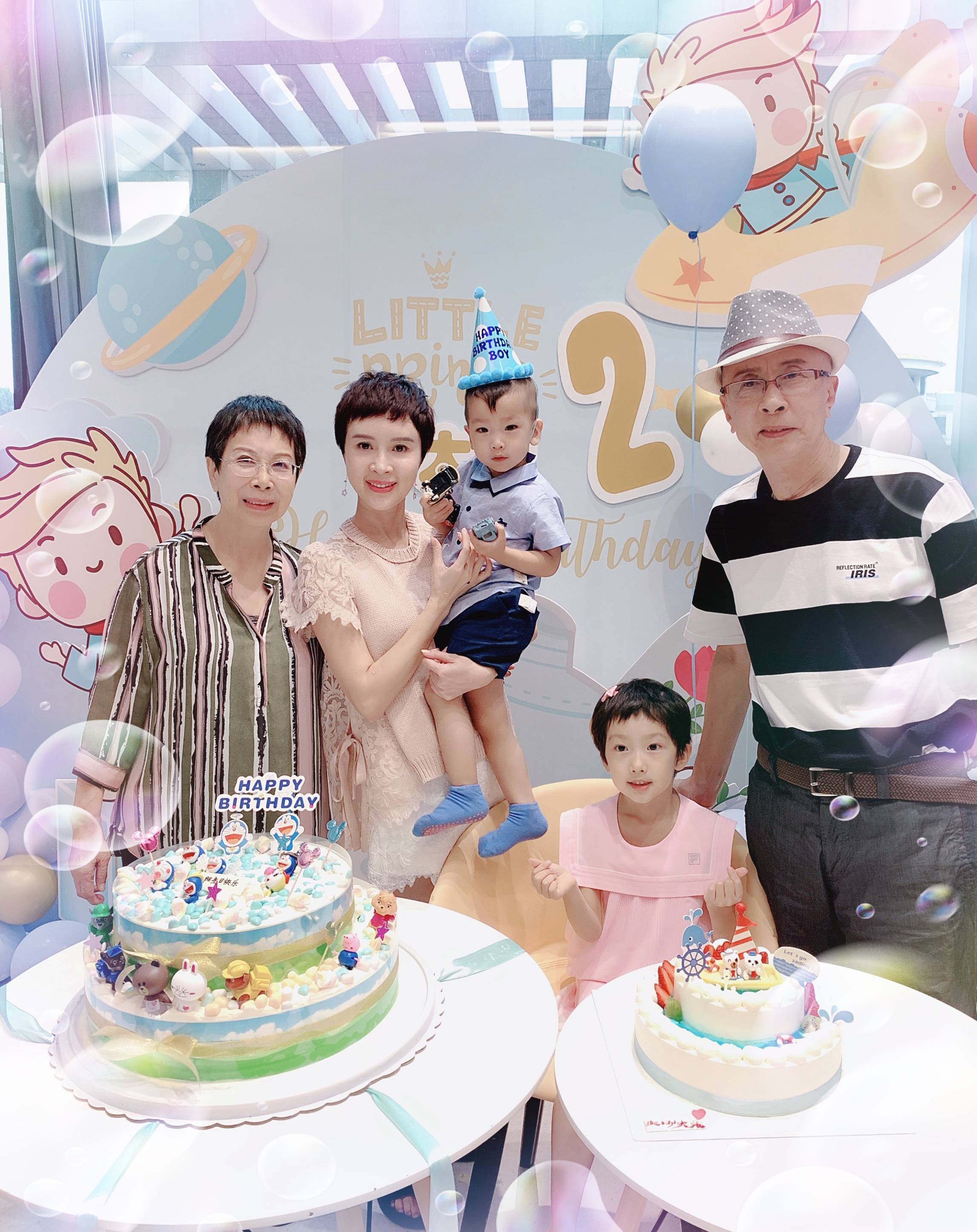 气质|富太太金巧巧为儿子办生日会，穿肉色连身裙身材惊艳，女儿太像妈