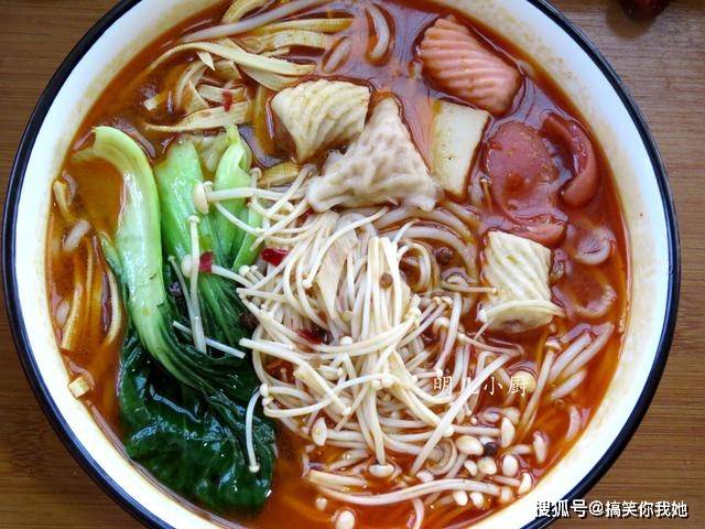 丸子|天热没食欲就吃这碗饭,比泡面简单比煮面香,吃完还想吃