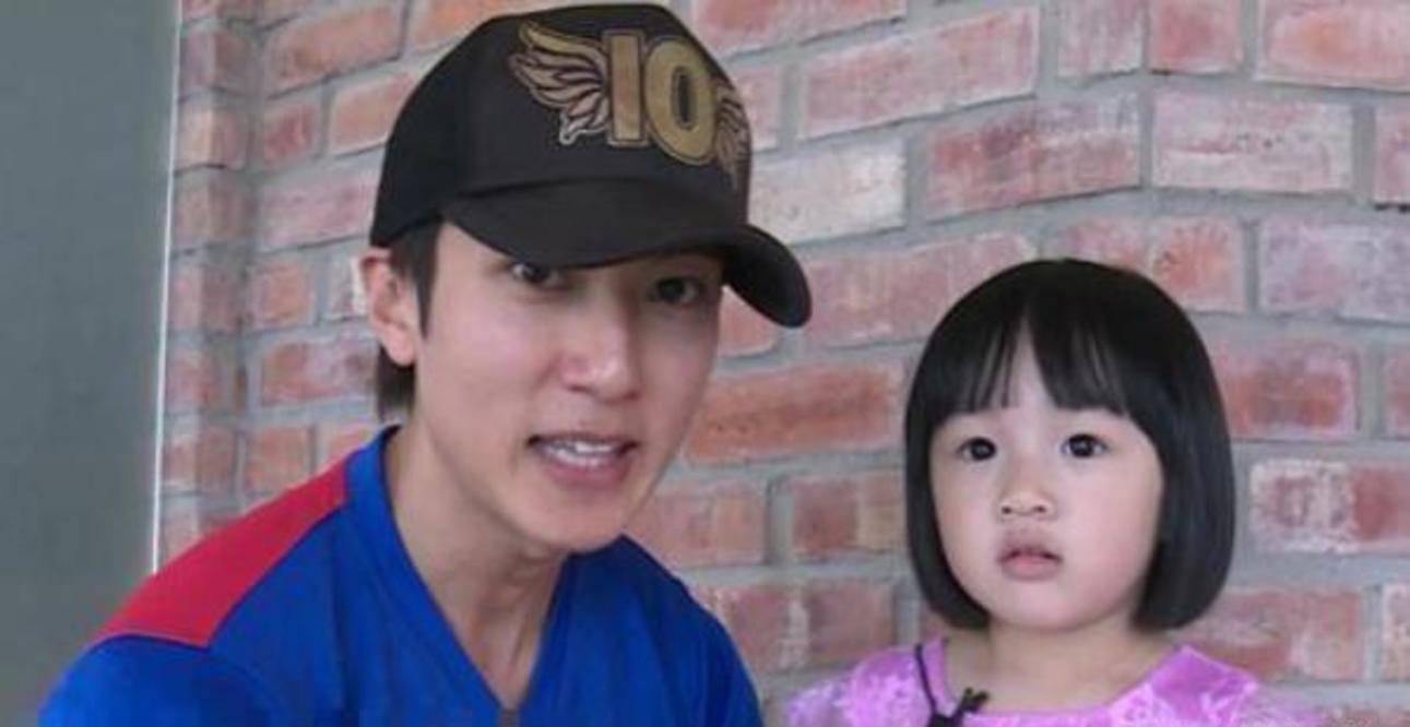 看看文莱王子吴尊的家,独栋别墅造型气派,室内却只刷大白墙!_乳白色