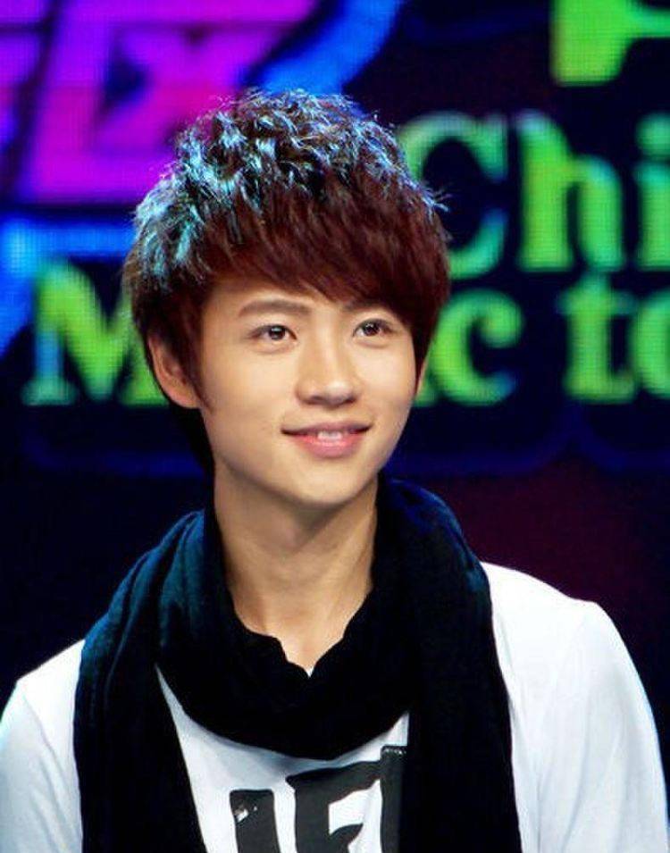 闫瑞|魏晨发布剧照，当年的选秀歌手，现在都要贴上硬汉标签了