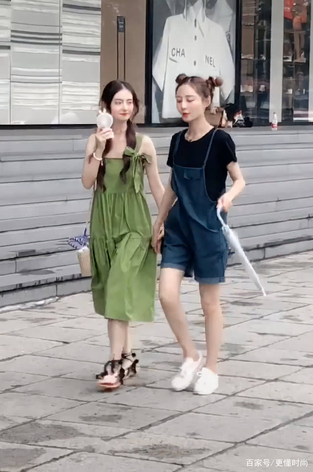 网友|离开长腿特效的网红有多高?穿桔梗裙不到160,网友:被骗了!