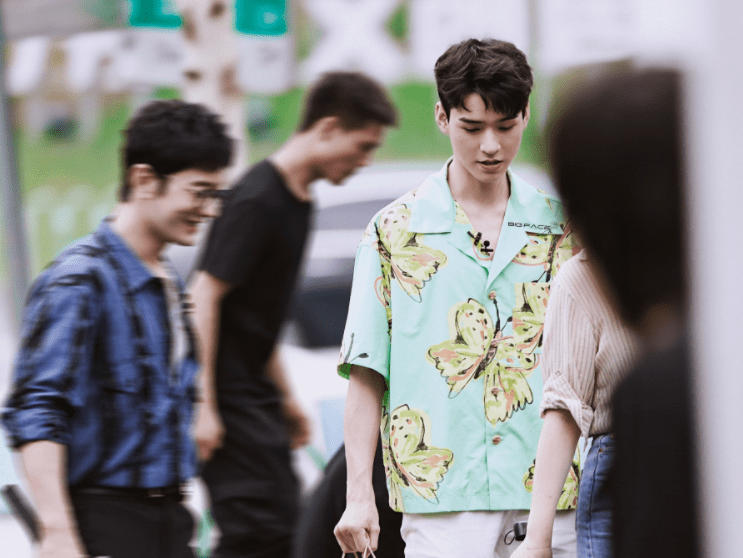 常客|《中餐厅5》飞行嘉宾曝光，本以为只有赵丽颖，不曾想闺蜜也来了