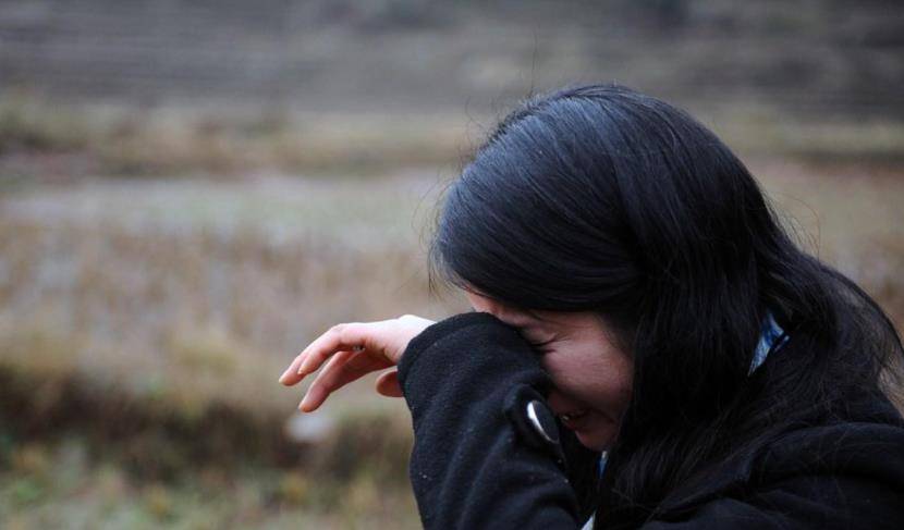 生下|“妈老了，7岁的弟弟交给你了”，34岁女儿连怼三句，妈妈痛哭