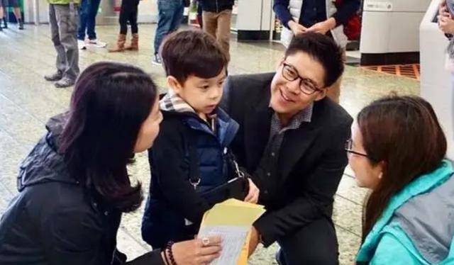 因为|宝妈晒幼儿园“学费单”火了，引无数父母共鸣：三胎谁爱生谁生