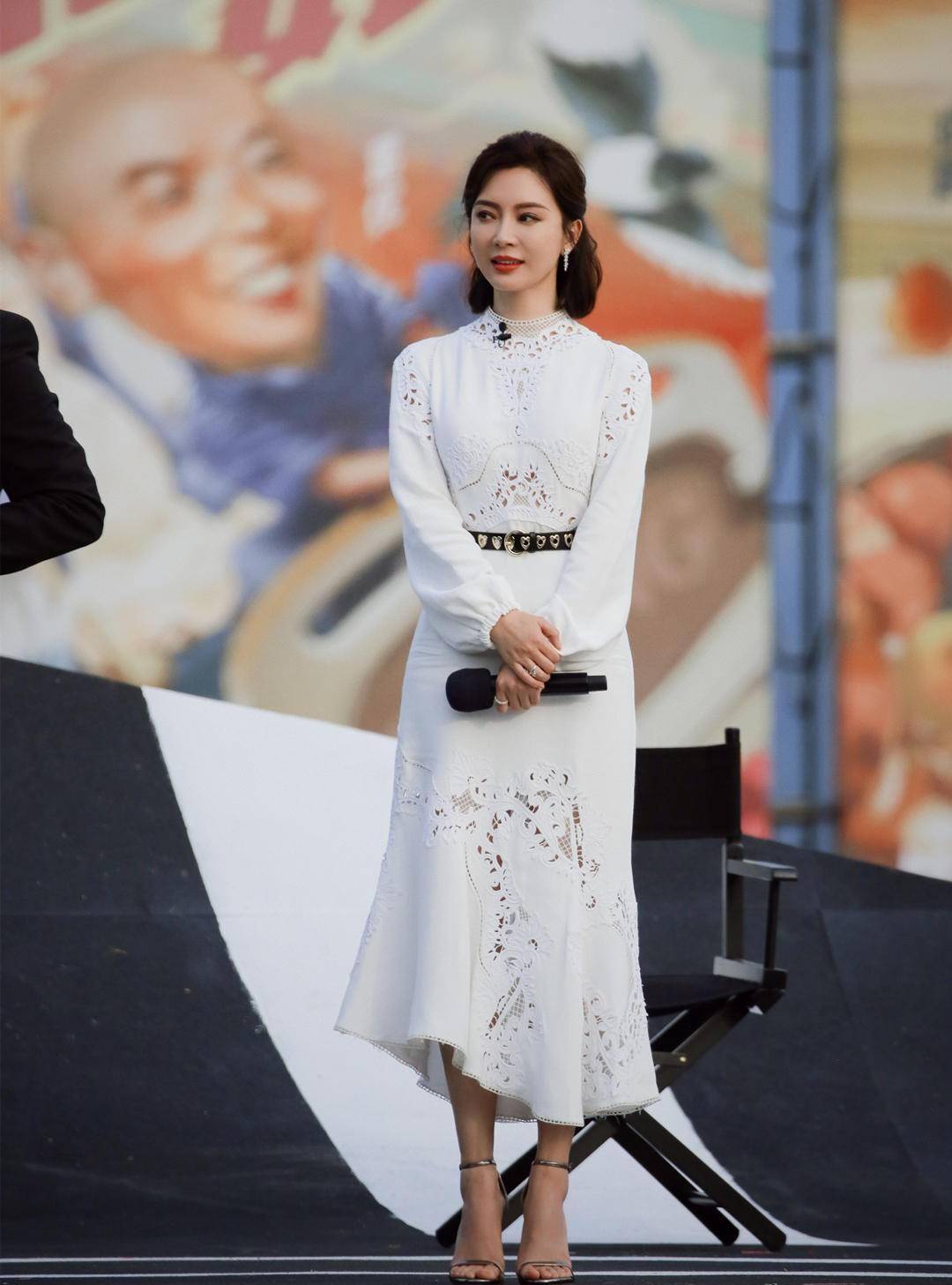 设计|陈数新造型太惊艳,穿包臀裙显出“花瓶身材”,曲线尽显女人味