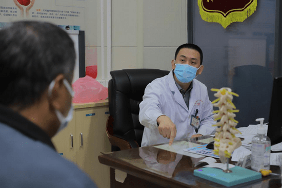 就读于西安交大医学院临床医学系的李贤坤主任,在大学