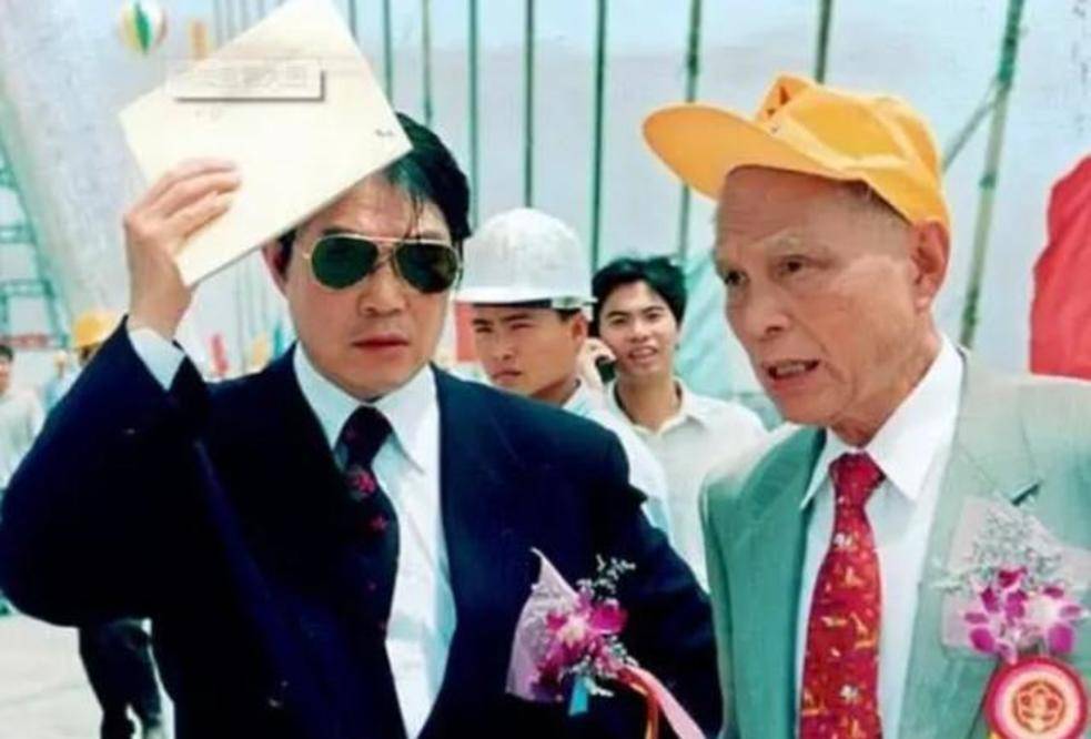 刘大美人华录杀青刘亦菲跟林允柳岩两大美女合影不占c位照样抢镜