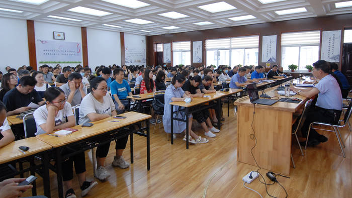 濮陽市油田第六中學舉行暑假師德師風承諾書籤訂儀式