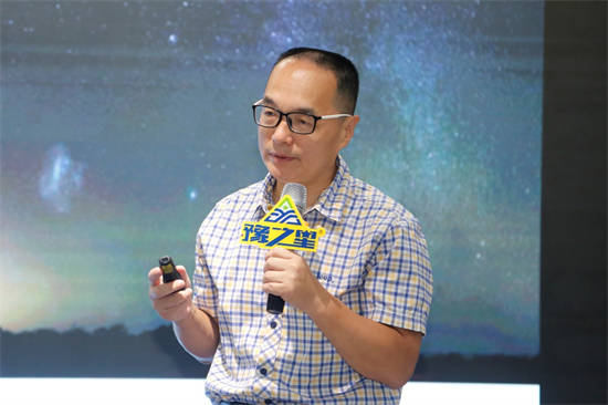 孟庆祥老师解释:"饱和攻击是华为公司的营销精髓,就是用最大的力量