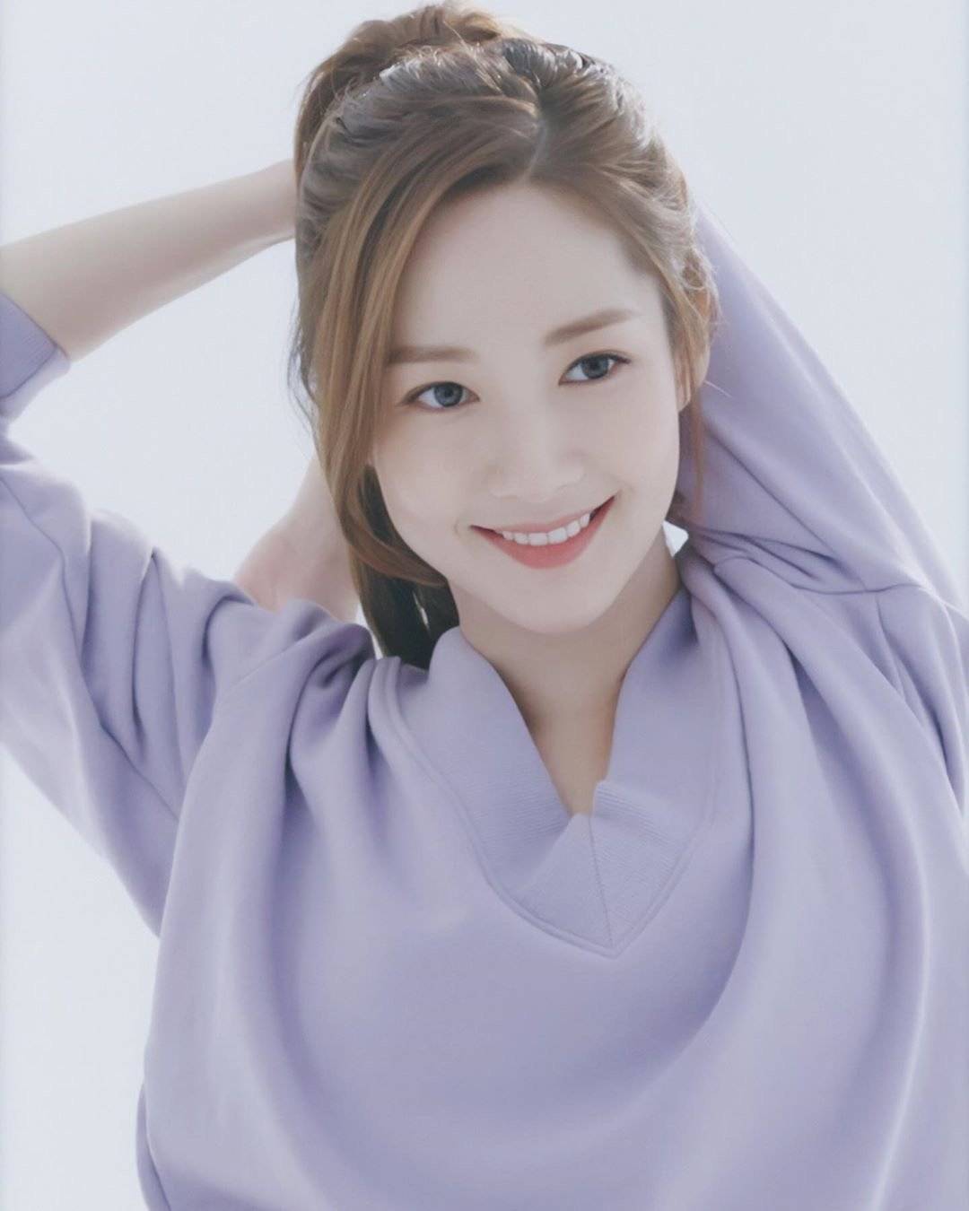 棕色|韩国女星扎堆换发色，让韩素希、朴敏英颜值飙升，黄皮也能驾驭