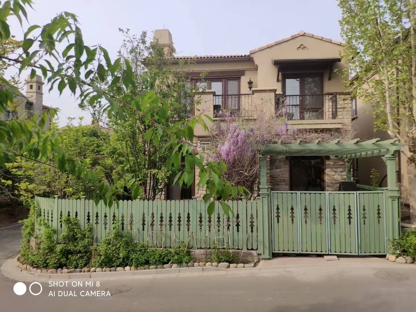 阳光城君山墅密云水库风景区高尔夫球场里的观湖独栋别墅