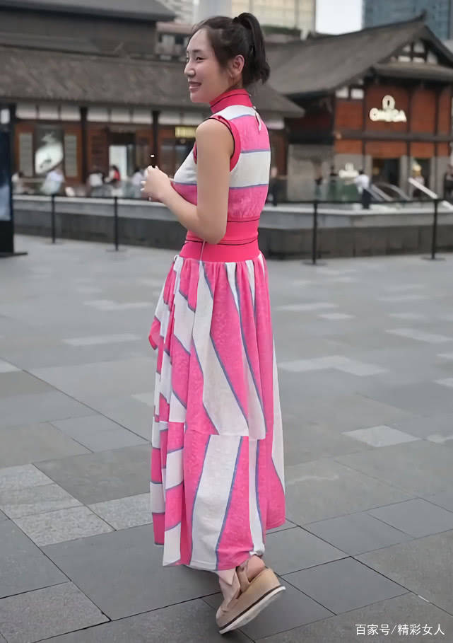 耐克|街头火了套“山寨耐克裙”,长得像巨土的花床单,收藏好别买错!