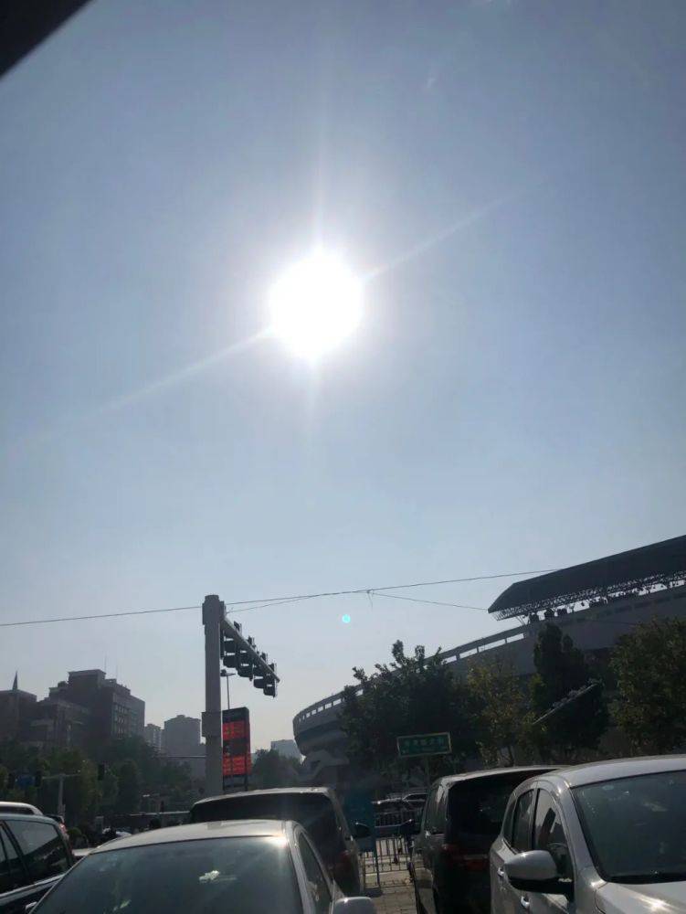 抬头一看这大太阳就知道今天的温度不简单.