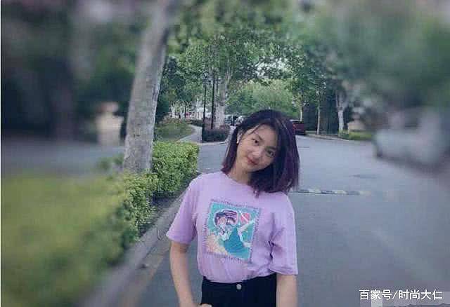 发型|黄多多又换发色！13岁的她新发色配小黑裙元气又时髦，像换个人