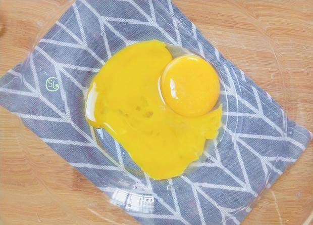 做法|两个蛋黄，一勺奶粉，做出孩子超爱吃的溶豆，入口即化，好看好吃