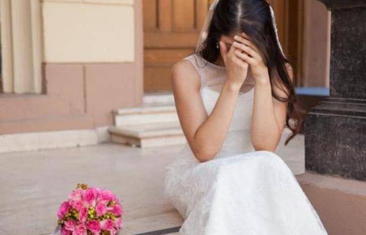 新郎|结婚当天新娘临时加价，要再拿20万彩礼，新郎转头娶别的女人