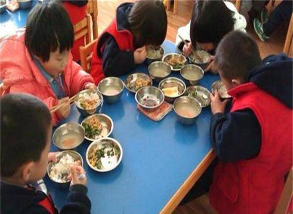 因为|“新型冷暴力”正在幼儿园盛行，孩子表达不出来，家长也一无所知