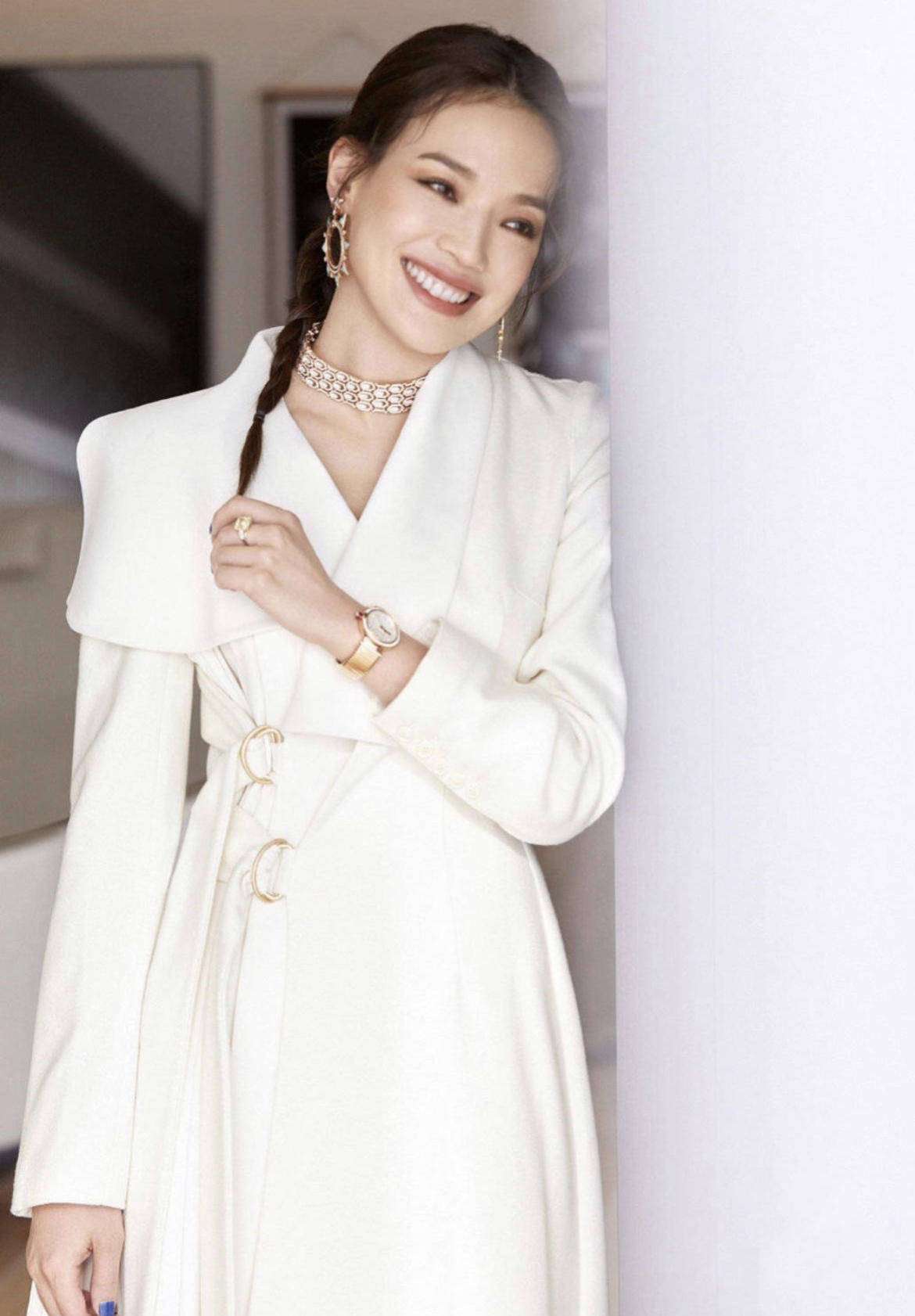 舒淇45岁了依然魅力十足,穿一袭印花礼服裙亮相,高贵优雅又减龄