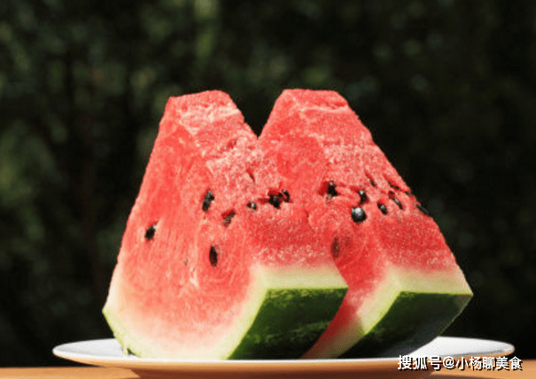 怎样挑西瓜才是正确的 f870bbfaa3ea455da600589e542d454d.png