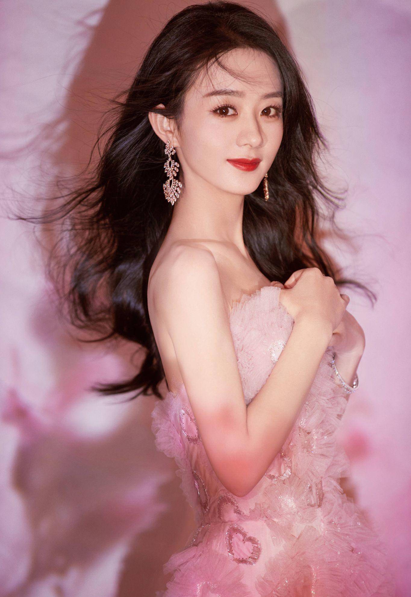 袁冰妍|星动之夜,关晓彤总算穿对,王一博蕾丝辣眼,赵丽颖艳压全场