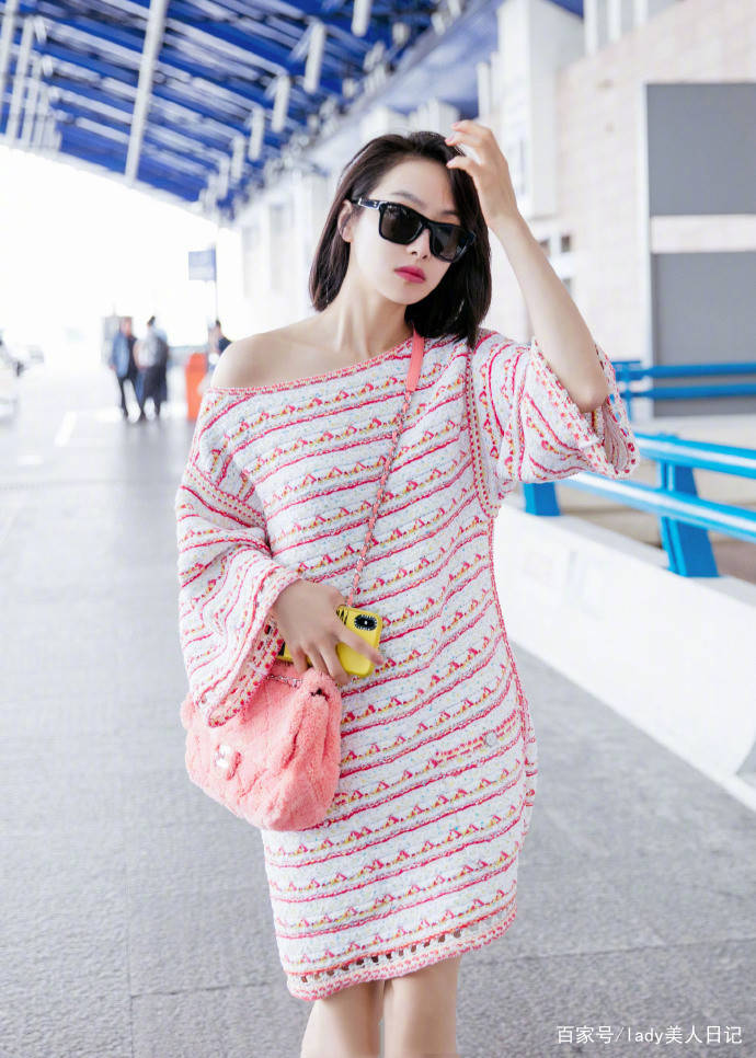 夏天|宋茜一字肩针织裙穿出颜值巅峰，齐肩短发干练又有少女心，圈粉