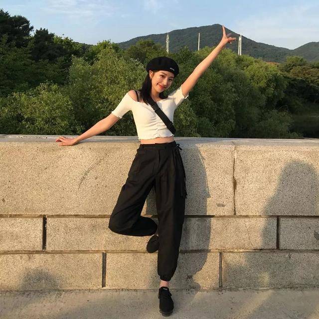 夏天|比裙子百搭，比衬衫凉快，夏天多试试这4件上衣，减龄又洋气