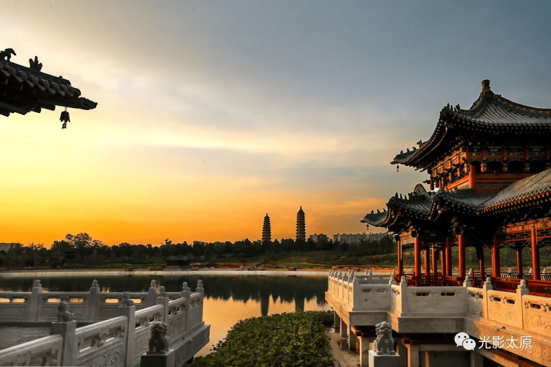 光影太原|焕彩双塔迎客来_公园